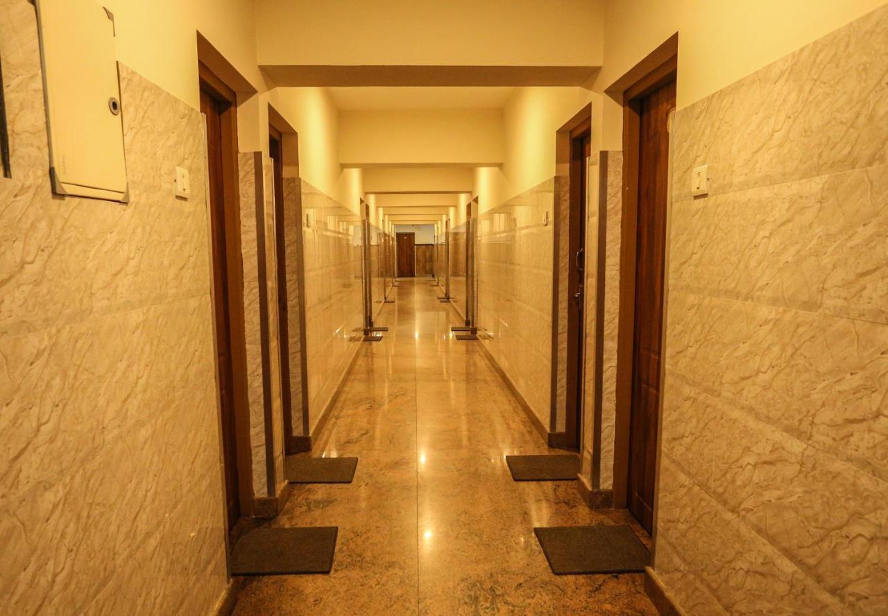 Hare Krishna Inn Guruvāyūr Exterior foto